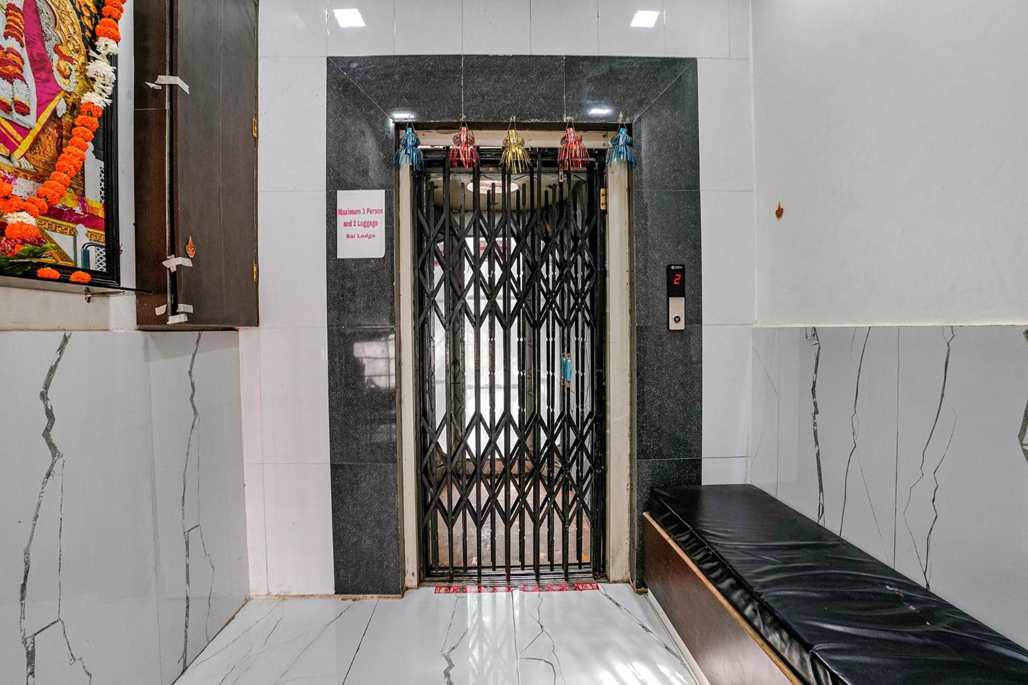 Fabexpress Sai Lodging I - Nr Nashik Railway Station Dış mekan fotoğraf